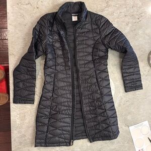 Down Patagonia women’s medium black 3/4 coat. Slim fitting.